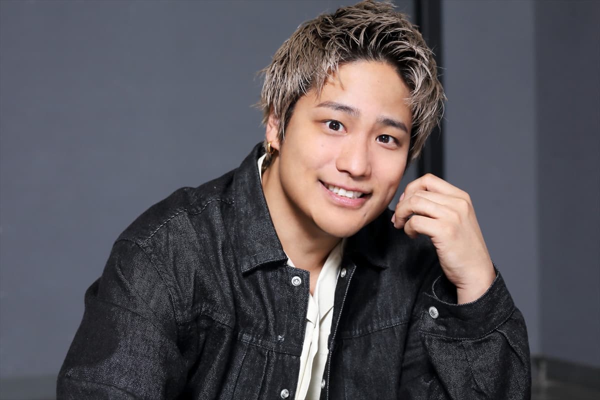 桐山照史の学歴を徹底解説！大阪産業大学中退、興国高校保育科卒の異色経歴と12年間の下積みから掴んだデビューまでの軌跡